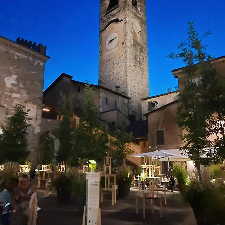 Piazza Vecchia Boutique Будинок відпочинку Бергамо