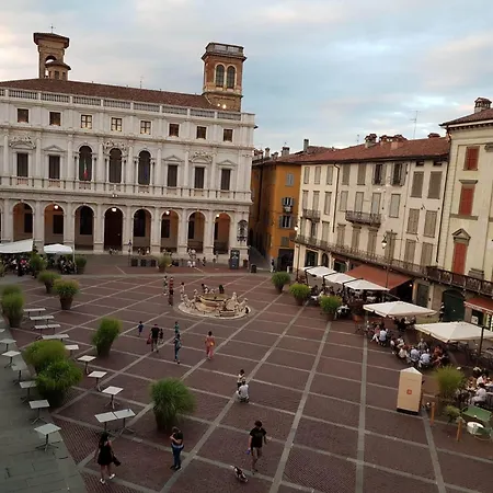 Piazza Vecchia Boutique Будинок відпочинку *