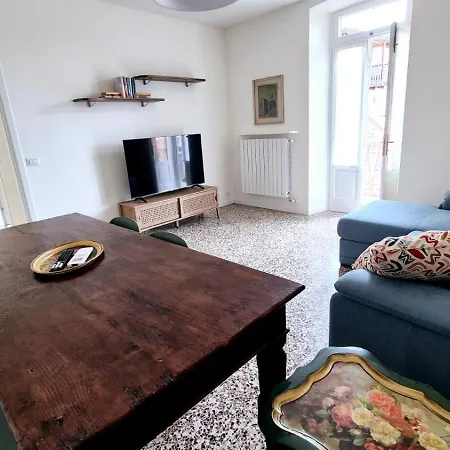 Piazza Vecchia Boutique