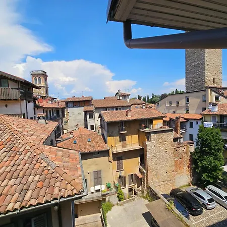 Piazza Vecchia Boutique *